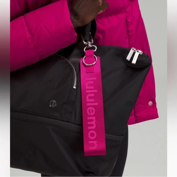 Lululemon Never Lost Keychain Wildberry Sonic PinkWLDB/SNCP